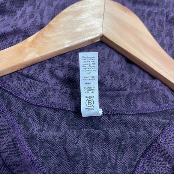 Athleta Tank Top Women’s Size Medium Dark Purple Camo‎ Momentum Seamless Top - Picture 12 of 12